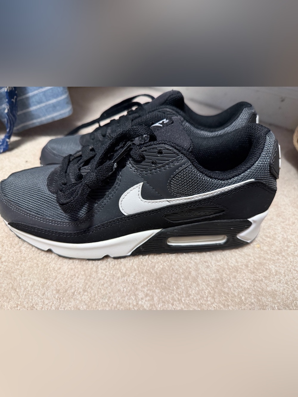 NEW Nike Black and White Air Max Sneakers (size 8)